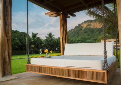 bed-empty-flowers-879010